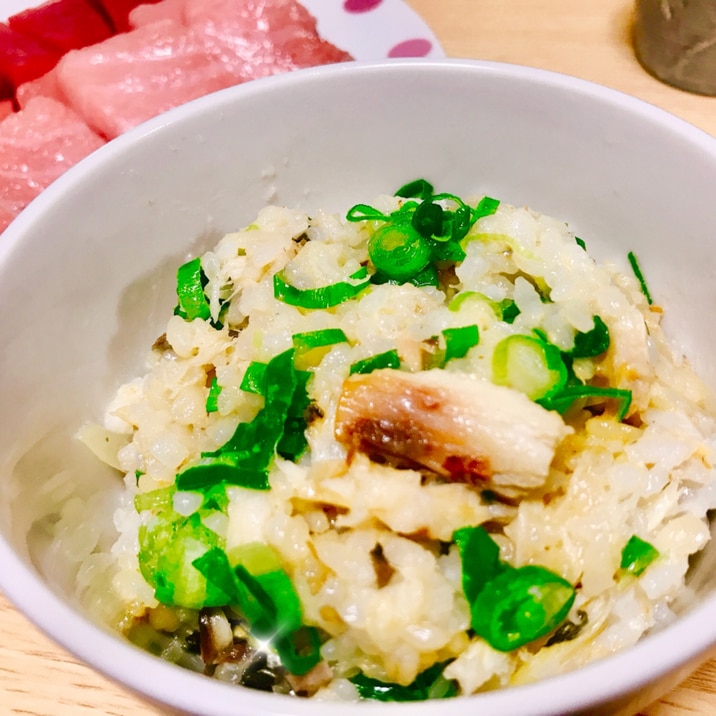 炊飯器に入れるだけ！鯖めし